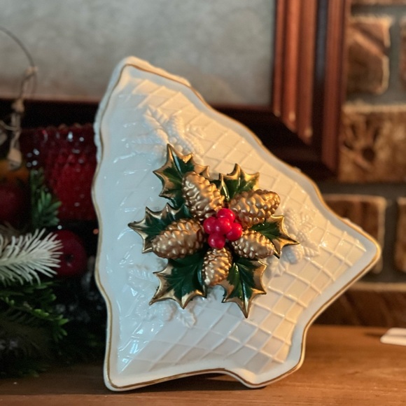 Rare Vintage Porcelain Christmas Poinsettia Tree Heavy Trinket - Picture 1 of 6